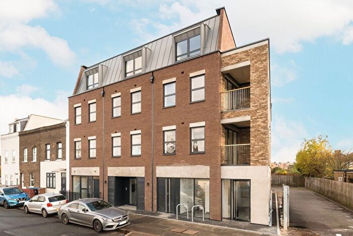 3 Bedroom Flat To Rent In Cannon Hill Lane, Raynes Park, SW20