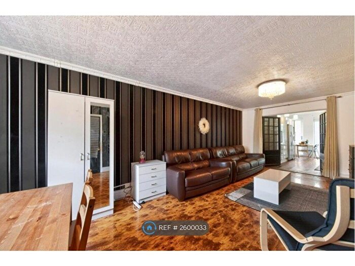 6 Bedroom Semi Detached House To Rent In George Crescent, London, N10