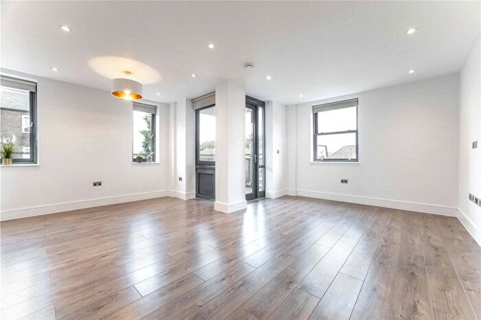 3 Bedroom Flat To Rent In Albany Court, Spring Grove, London, W4