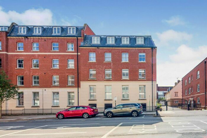 2 Bedroom Flat To Rent In Flagstaff Court, Canterbury, CT1