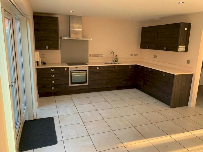 3 Bedroom Town House To Rent In Burton Waters, Lincoln, LN1