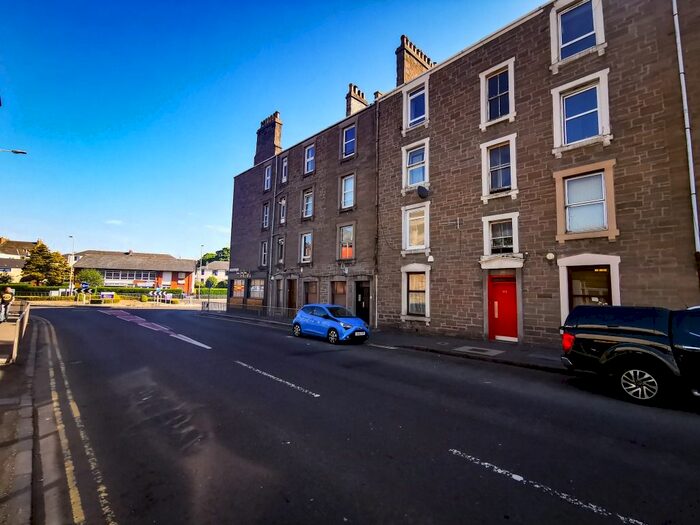1 Bedroom Flat To Rent In Strathmartine Road, Coldside, Dundee, DD3