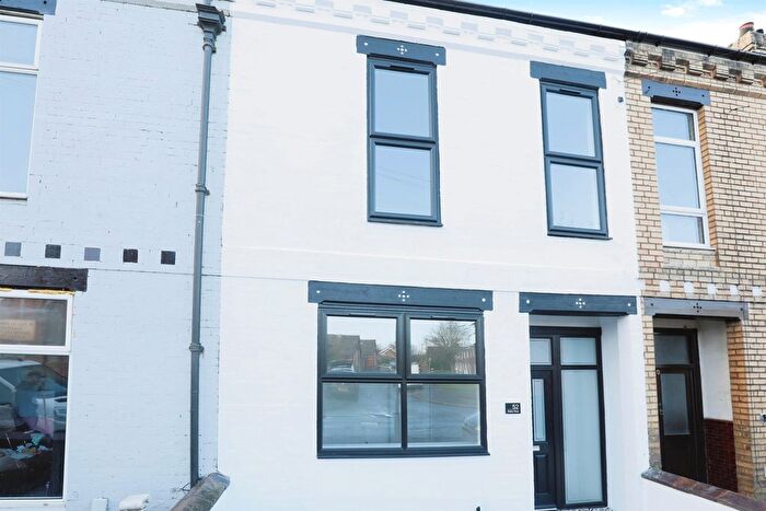 4 Bedroom Terraced House For Sale In Station Road, Lostock Gralam, Northwich, CW9