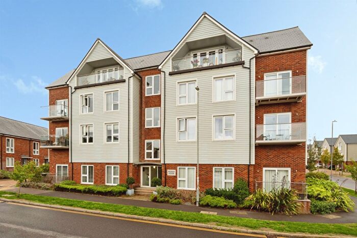 2 Bedroom Flat For Sale In Herald Gardens, Tunbridge Wells, TN2