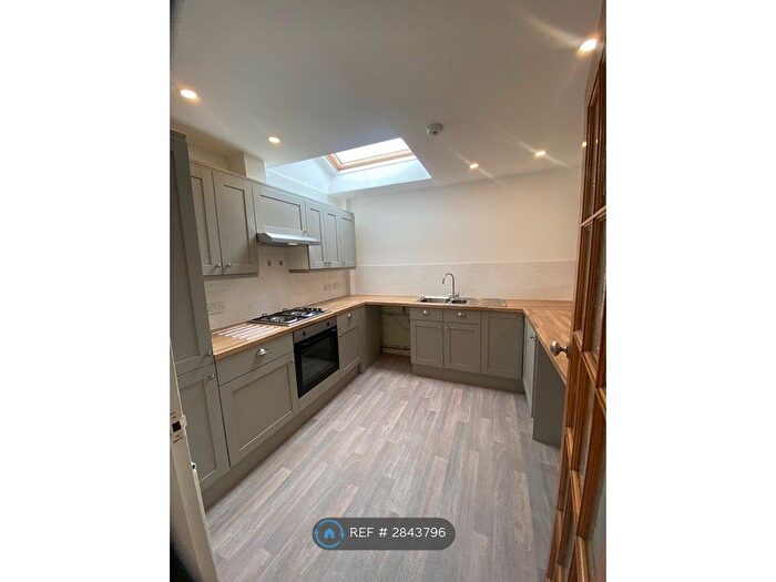 2 Bedroom Flat To Rent In St Peters, Broadstairs Kent, CT10