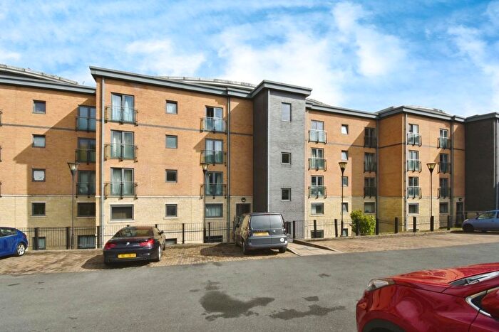 2 Bedroom Flat To Rent In Birkhouse Lane, Paddock, Huddersfield, HD4