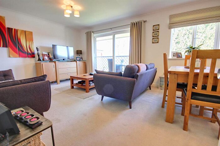2 Bedroom Flat For Sale In Long Lane, Beverley, HU17