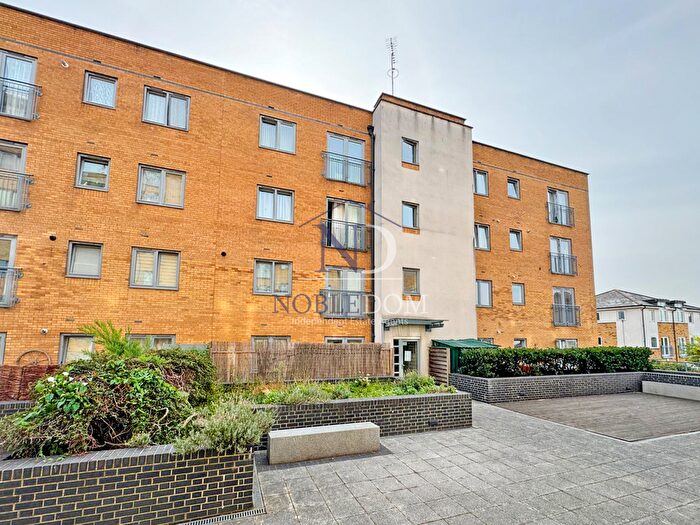 2 Bedroom Flat For Sale In Waxlow Way, Northolt, UB5