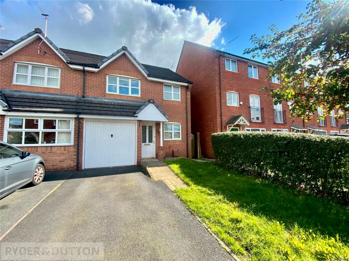 3 Bedroom Semi-Detached House To Rent In Mona Road, Chadderton, Oldham, OL9