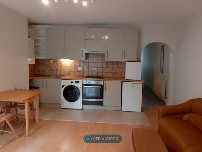 2 Bedroom Flat To Rent In Stanwick Rd, London, W14