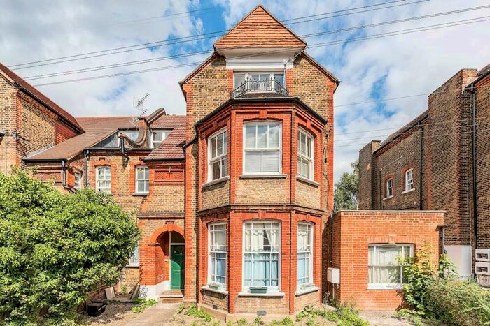 2 Bedroom Flat To Rent In Kirkstall Road, London, SW2