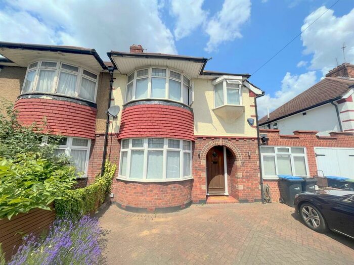 House To Rent In Rowantree Road, Winchmore Hill, N21
