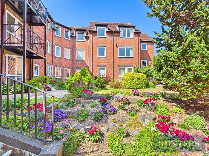 1 Bedroom Flat For Sale In Strawberry Court, Scarborough, YO12