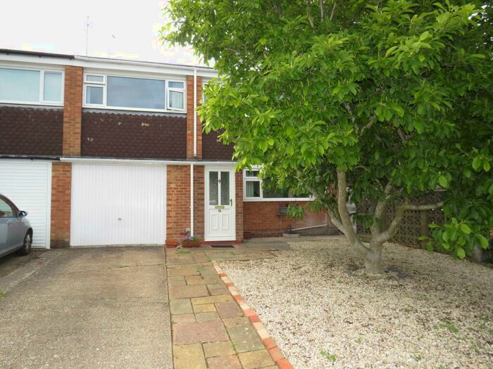 4 Bedroom Semi-Detached House To Rent In Horwood Gardens, Basingstoke, RG21