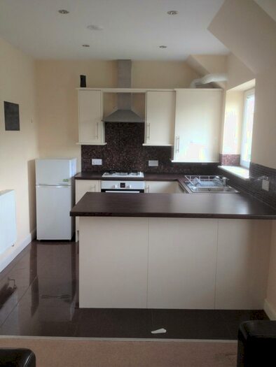 1 Bedroom Flat To Rent In Foxhole Road, St Thomas, Swansea, SA1