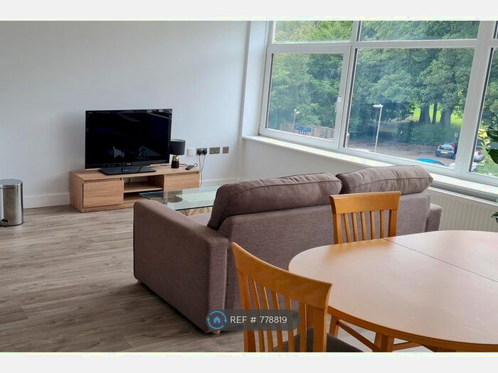 2 Bedroom Flat To Rent In Hamlet House, Alton, GU34