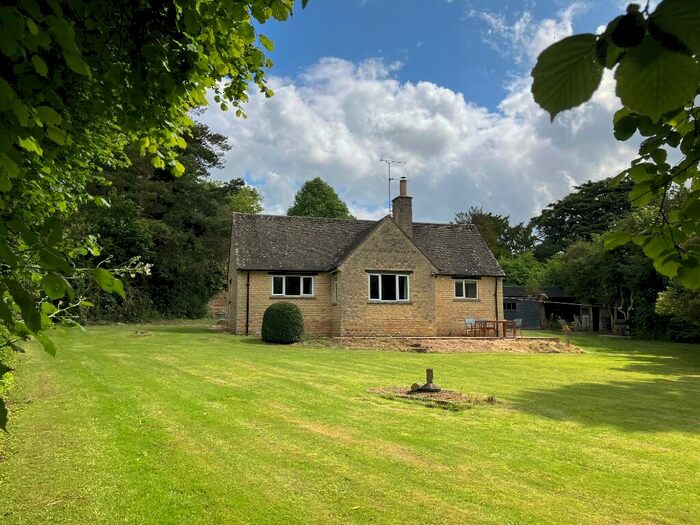 3 Bedroom Detached Bungalow To Rent In Mill Lane, OX7