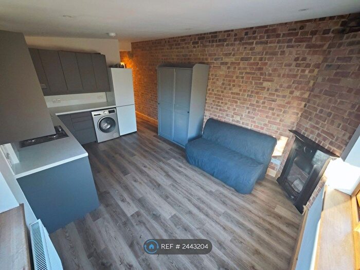 Studio To Rent In Sydney Grove, London, NW4