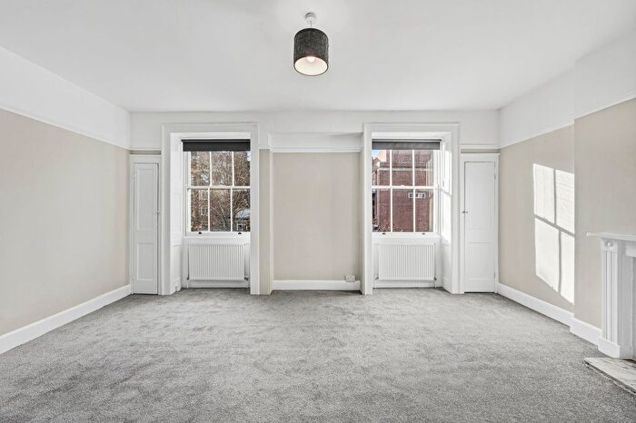 3 Bedroom Flat To Rent In Torrington Square, Fitzrovia, WC1E