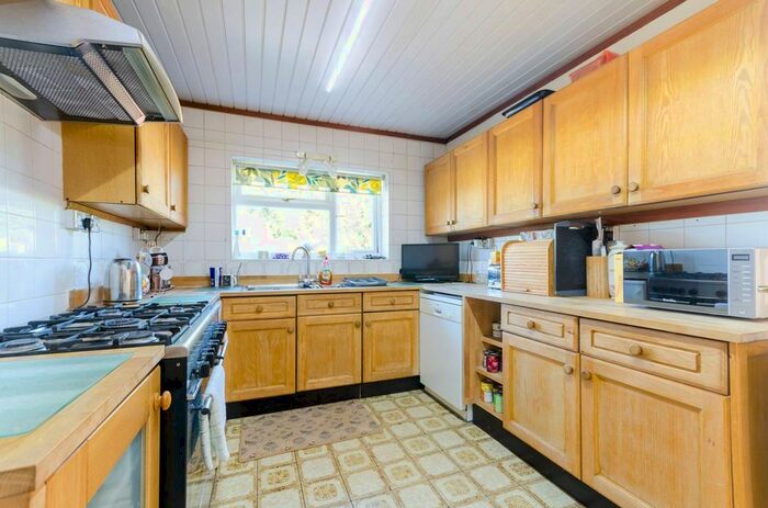 3 Bedroom Bungalow To Rent In York Road, Sutton, SM2
