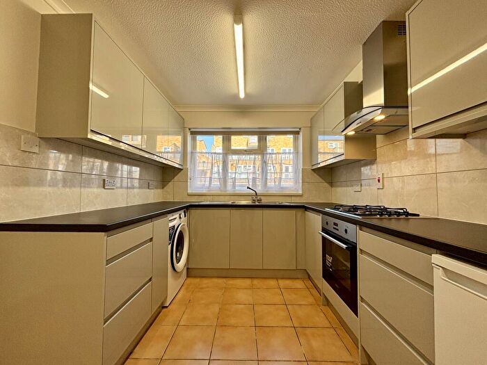 3 Bedroom House To Rent In Bredhurst Close, SE20