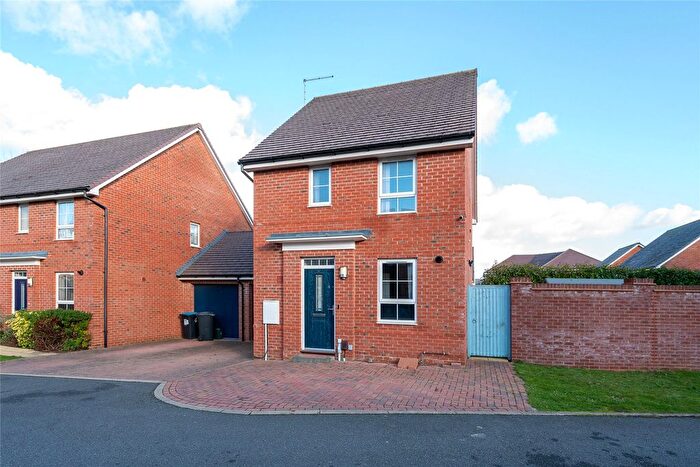 3 Bedroom Link Detached House To Rent In Skipper Close, Hemel Hempstead, Hertfordshire, HP2