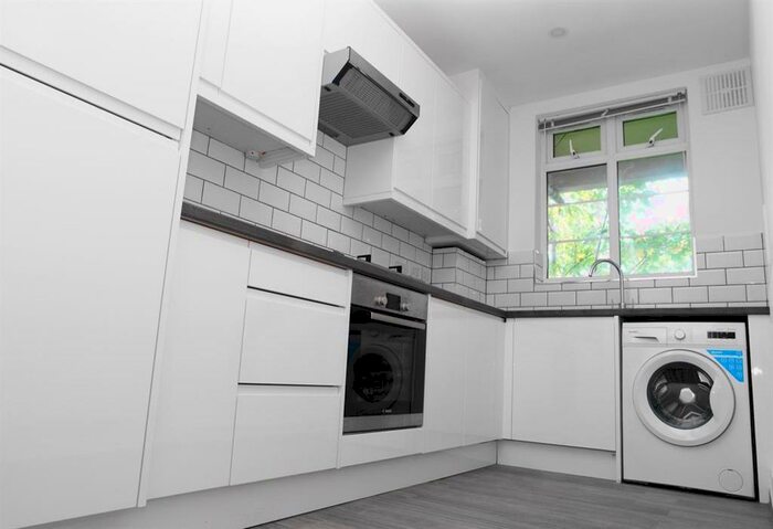 2 Bedroom Flat To Rent In Woodstock Court, Lee, London, SE12