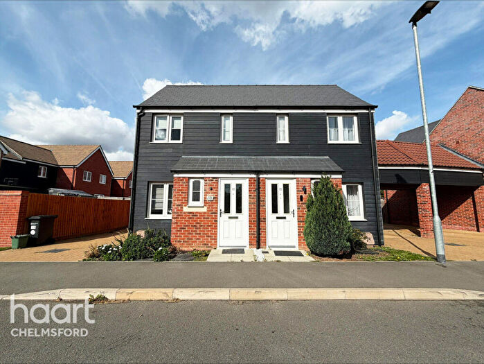 2 Bedroom Semi-Detached House For Sale In Foxglove Avenue, Chelmsford, CM1
