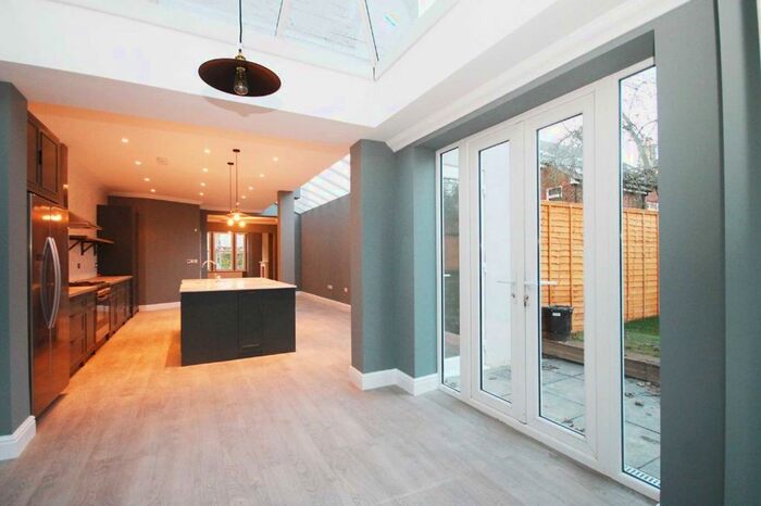 5 Bedroom Property To Rent In Cumberland Road, London, W3