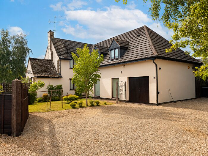4 Bedroom Detached House For Sale In Fernham Road, Faringdon, SN7