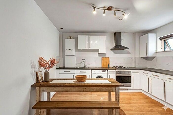 3 Bedroom Flat For Sale In Southgate Road, London, N1