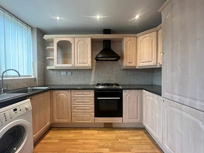 4 Bedroom Town House To Rent In Austin Croft, Birmingham, B36