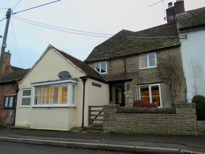 3 Bedroom Cottage For Sale In Purton Stoke, Swindon SN5