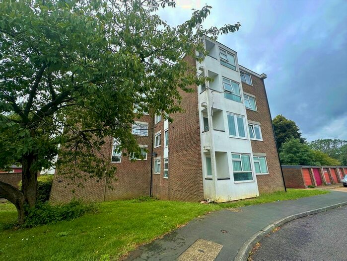 2 Bedroom Flat To Rent In Willowfield, Harlow, CM18