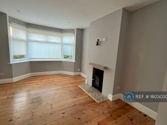 3 Bedroom Semi-Detached House To Rent In Holland Place, Southampton, SO16