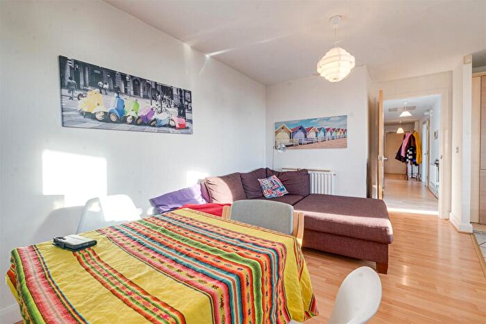 2 Bedroom Apartment For Sale In Wheeleys Lane, Birmingham, B15