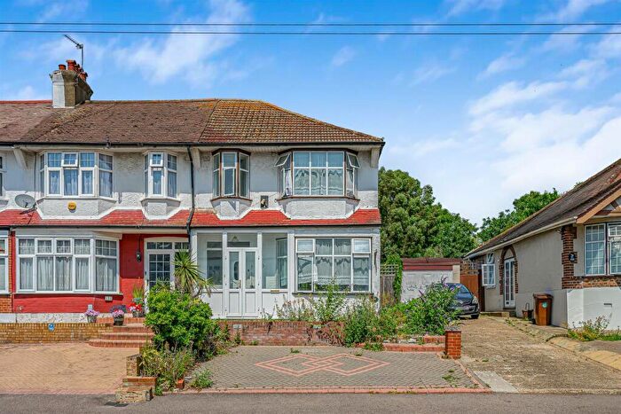 3 Bedroom House For Sale In Chingford Avenue, Chingford, E4