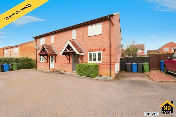 3 Bedroom Semi-Detached House For Sale In St Andrews Drive, Lincoln, Lincolnshire, LN1