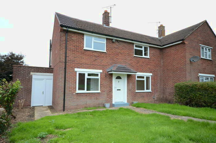 2 Bedroom Semi-Detached House To Rent In Silchester Road, RG30