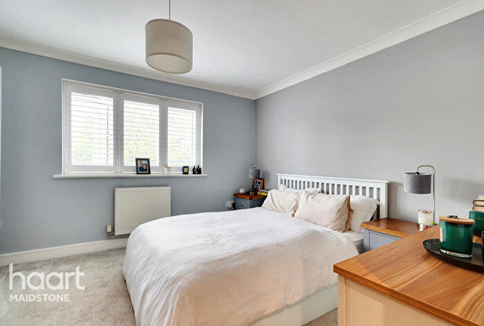 3 Bedroom End Of Terrace House For Sale In Park Way, Maidstone, ME15