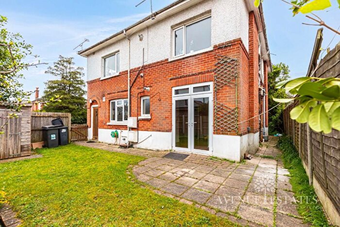 2 Bedroom Apartment For Sale In Stokewood Road, Bournemouth, Dorset, BH3