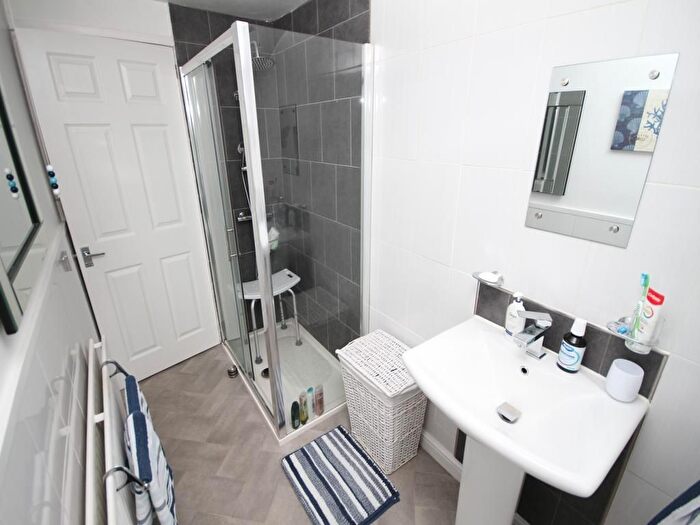 2 Bedroom End Of Terrace House For Sale In Ashwell Road, Heaton, Bradford, BD9