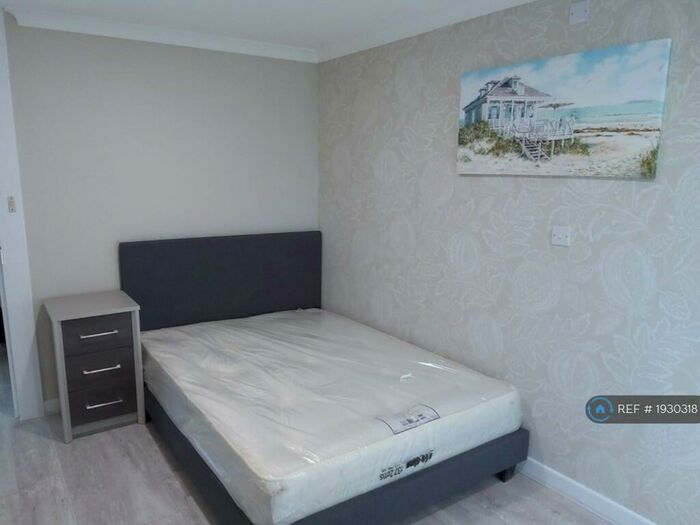 5 Bedroom Terraced House To Rent In Broomfields Court, Basildon, SS13