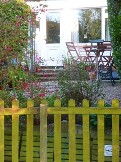 1 Bedroom Flat To Rent In Rothes Road, Dorking, Surrey, RH4