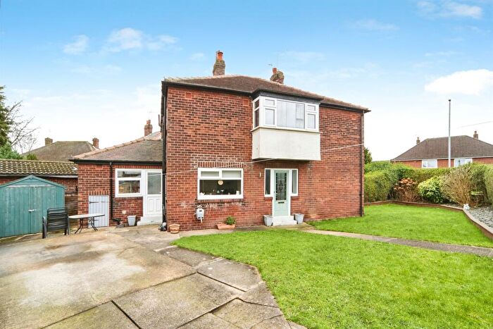 3 Bedroom Semi Detached House For Sale In Swinnow Drive, Leeds, LS13