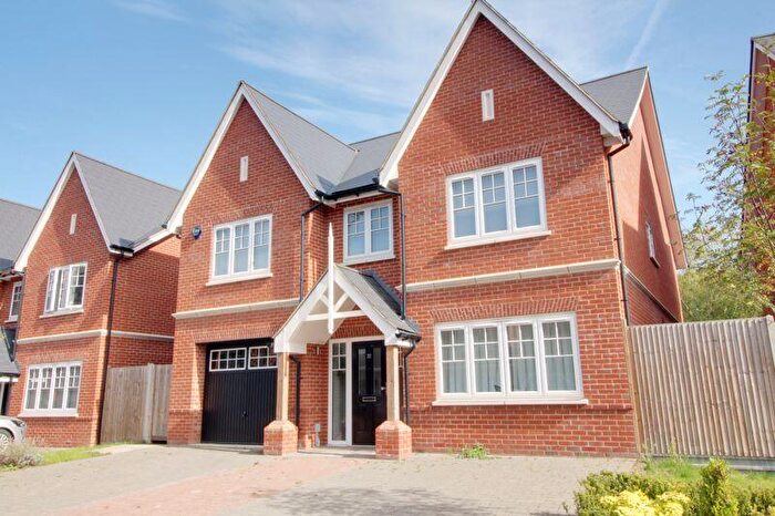 4 Bedroom Detached House To Rent In Cuffley Hill, Goffs Oak, EN7