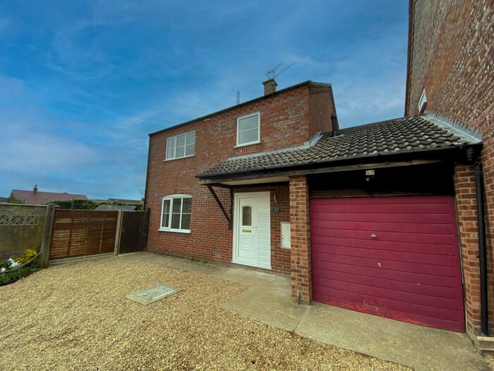 3 Bedroom Link Detached House To Rent In Lovell Gardens, Watton, IP25