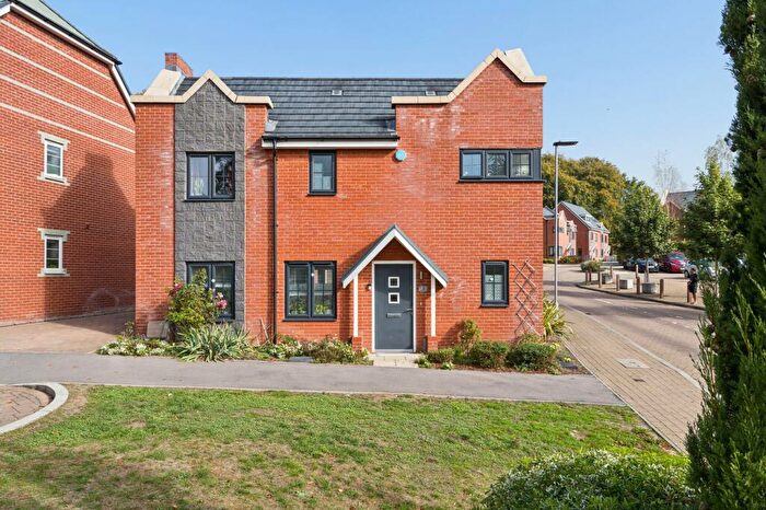 3 Bedroom Detached House For Sale In Eaker Street, High Wycombe, HP11