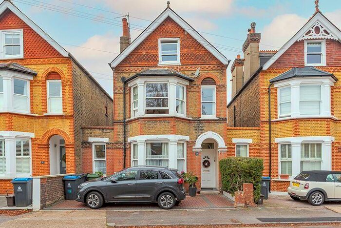 3 Bedroom Flat To Rent In Minerva Road, Kingston Upon Thames, KT1