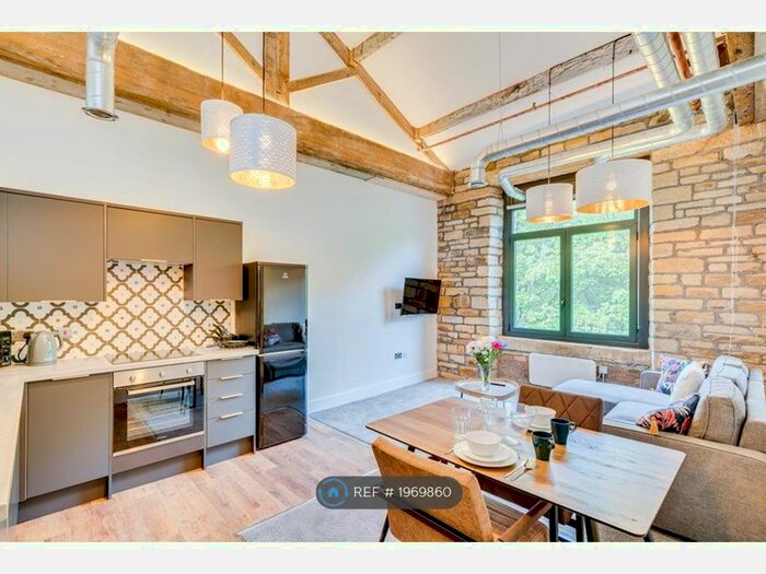 3 Bedroom Flat To Rent In Brittania Road, Huddersfield, HD3